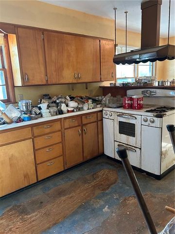 811 NE Barry Road, Kansas City, MO 64155