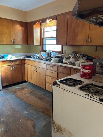 811 NE Barry Road, Kansas City, MO 64155