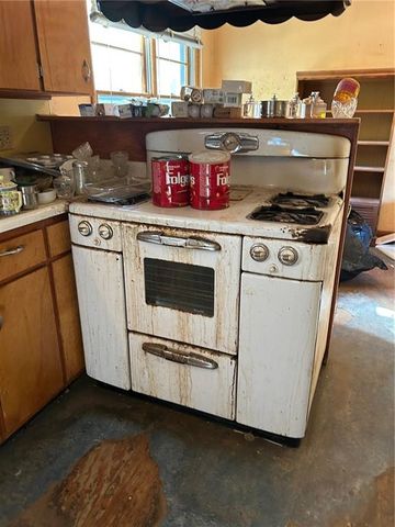 811 NE Barry Road, Kansas City, MO 64155