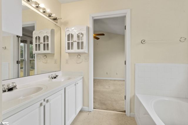 5 Hunterdon Court, Simpsonville, SC 29680