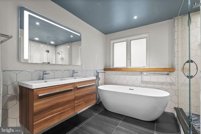 5517 MOHICAN RD, Bethesda, MD 20816