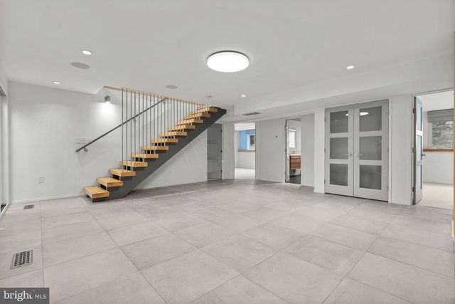 5517 MOHICAN RD, Bethesda, MD 20816