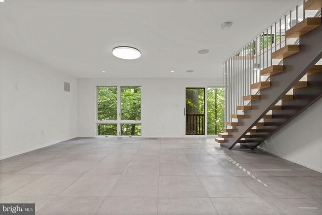 5517 MOHICAN RD, Bethesda, MD 20816