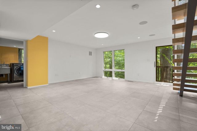 5517 MOHICAN RD, Bethesda, MD 20816