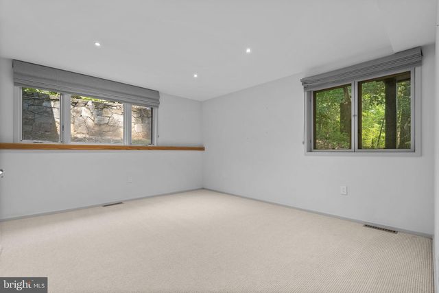 5517 MOHICAN RD, Bethesda, MD 20816
