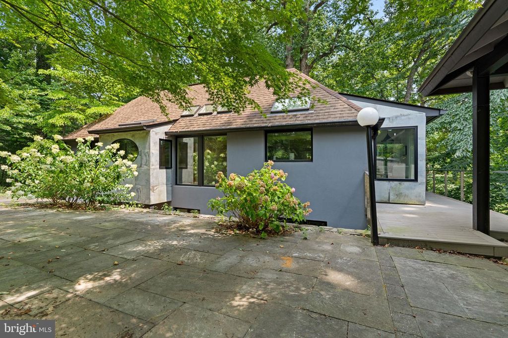 5517 MOHICAN RD, Bethesda, MD 20816