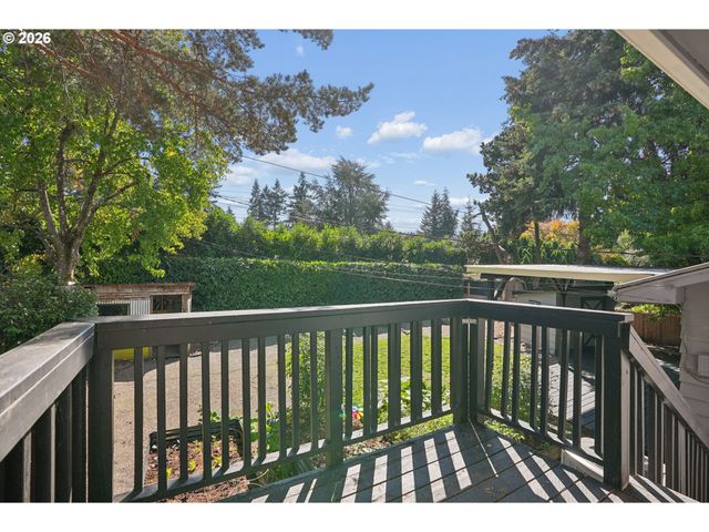 11240 Ne COUCH Ct, Portland, OR 97220
