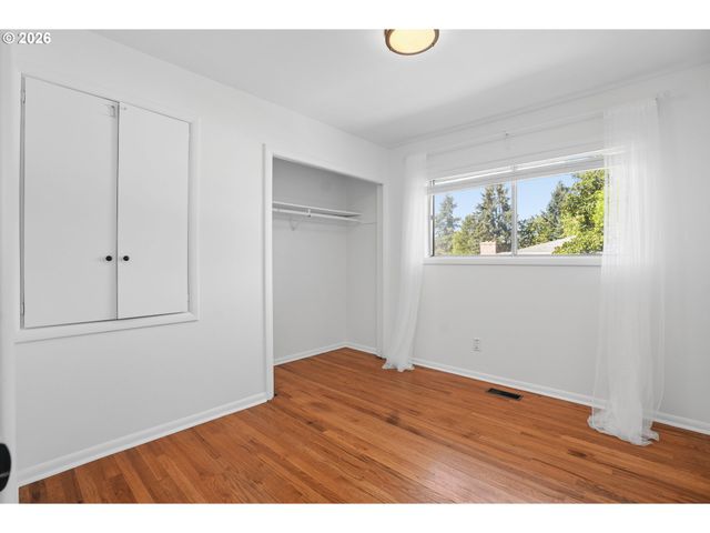 11240 Ne COUCH Ct, Portland, OR 97220