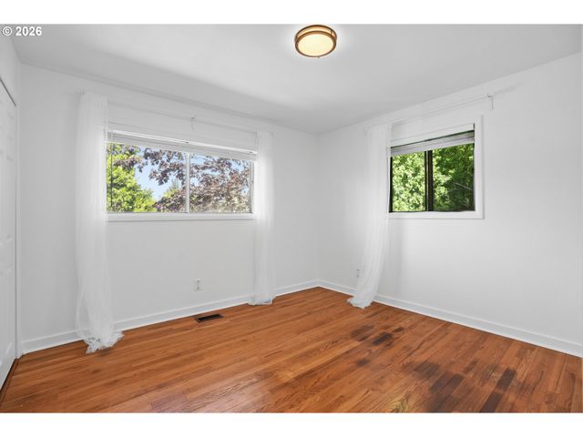 11240 Ne COUCH Ct, Portland, OR 97220