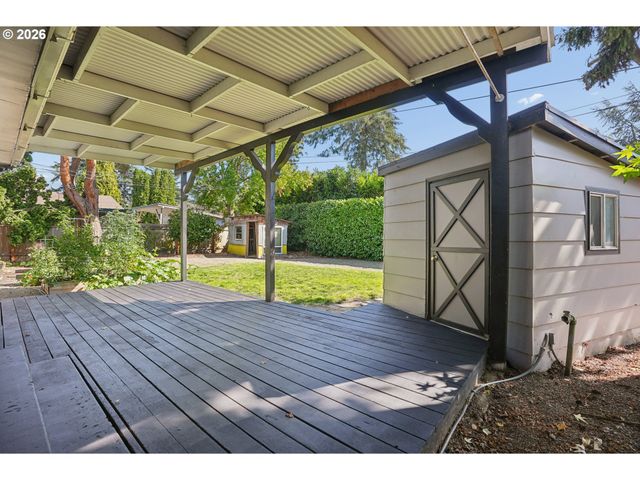 11240 Ne COUCH Ct, Portland, OR 97220