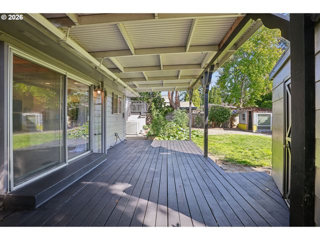 11240 Ne COUCH Ct, Portland, OR 97220