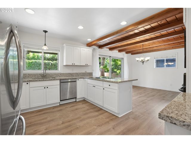 11240 Ne COUCH Ct, Portland, OR 97220