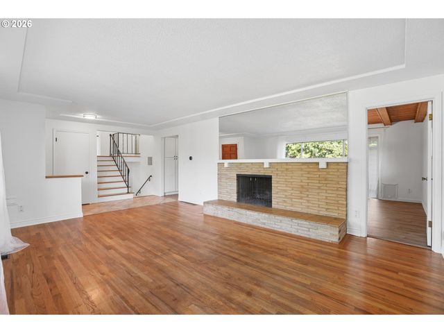 11240 Ne COUCH Ct, Portland, OR 97220