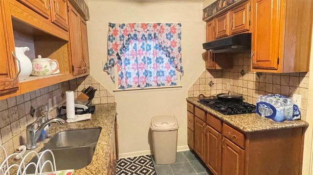 17 Manor Way, Galveston, TX 77550