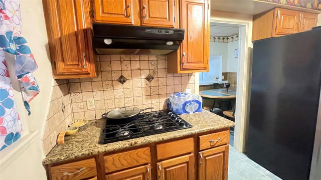 17 Manor Way, Galveston, TX 77550