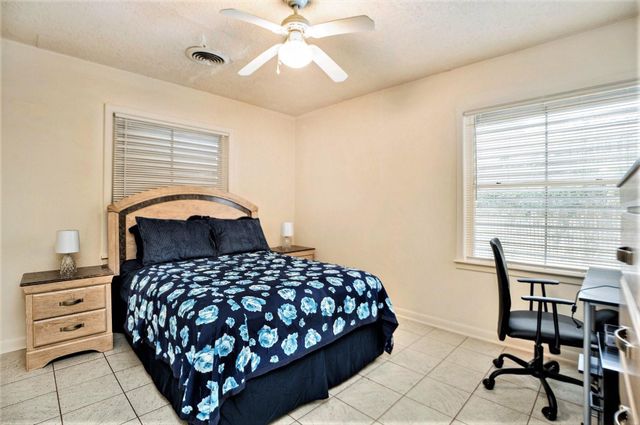 17 Manor Way, Galveston, TX 77550