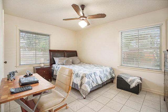 17 Manor Way, Galveston, TX 77550