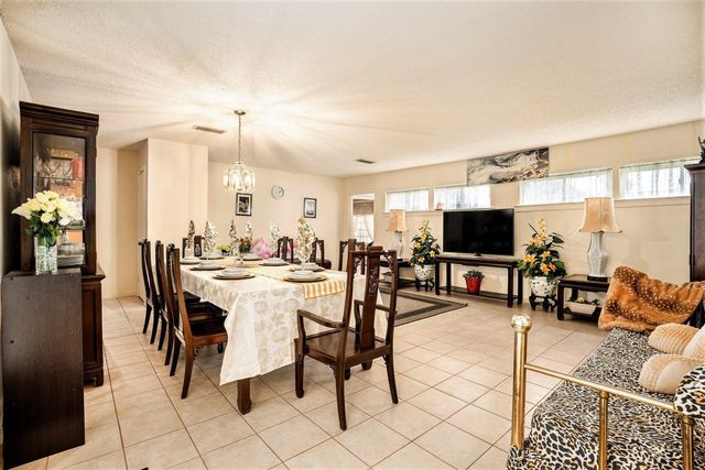 17 Manor Way, Galveston, TX 77550