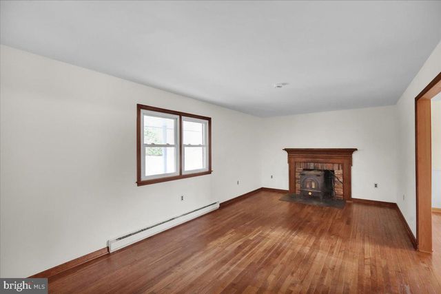 982 FAIRVIEW RD, Glenmoore, PA 19343