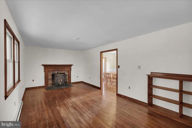 982 FAIRVIEW RD, Glenmoore, PA 19343