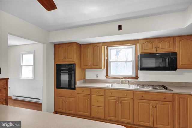 982 FAIRVIEW RD, Glenmoore, PA 19343