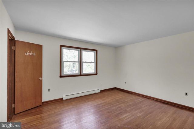 982 FAIRVIEW RD, Glenmoore, PA 19343