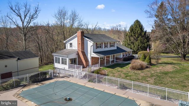982 FAIRVIEW RD, Glenmoore, PA 19343