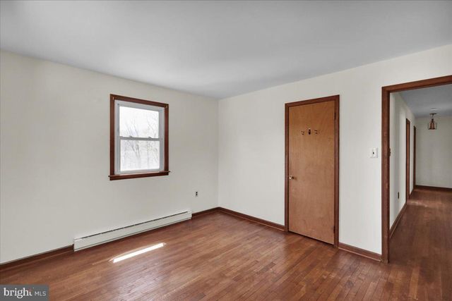 982 FAIRVIEW RD, Glenmoore, PA 19343