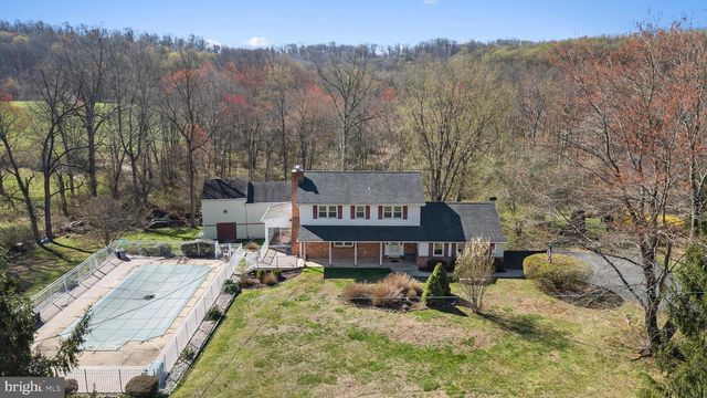 982 FAIRVIEW RD, Glenmoore, PA 19343