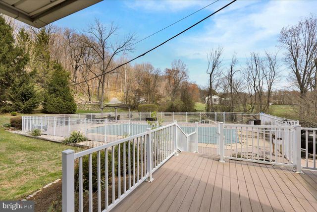 982 FAIRVIEW RD, Glenmoore, PA 19343