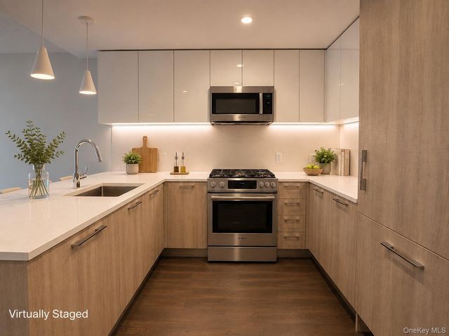 131-05 40th Road 10L, Flushing, NY 11354