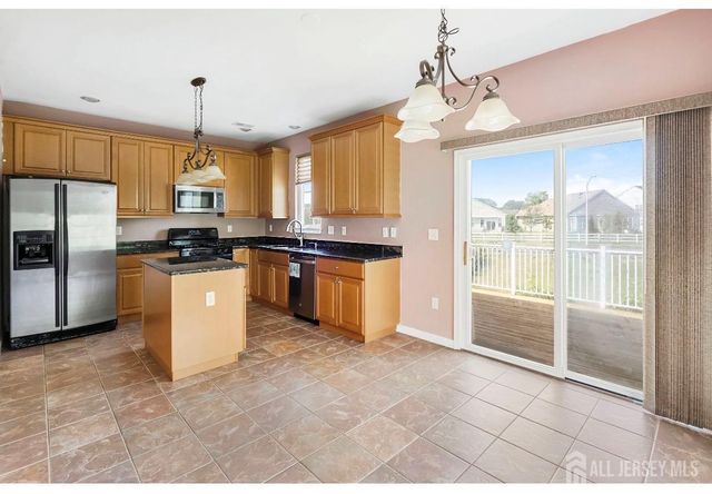 50 Wlodarczyk Place, Sayreville, NJ 08859