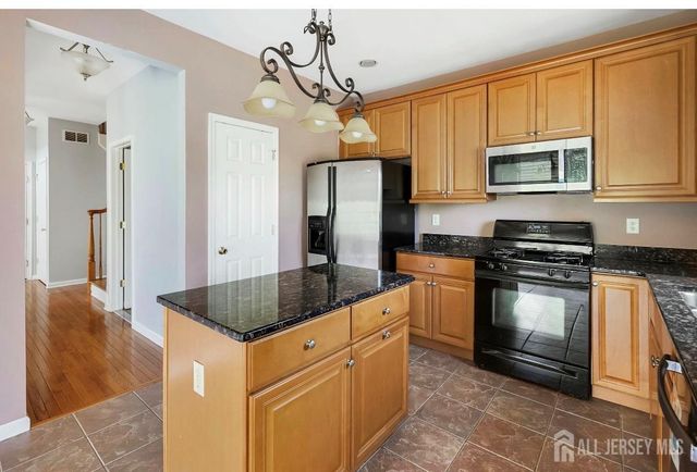 50 Wlodarczyk Place, Sayreville, NJ 08859