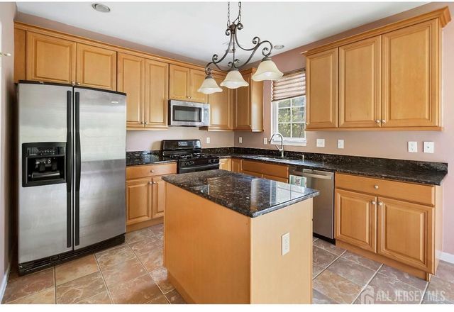 50 Wlodarczyk Place, Sayreville, NJ 08859