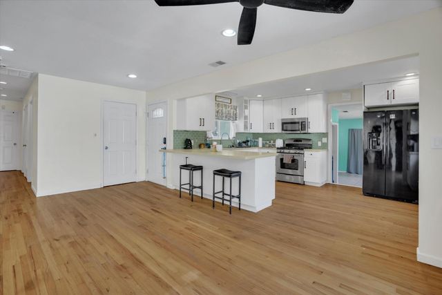 2447 Calhoun Way, Stockton, CA 95207