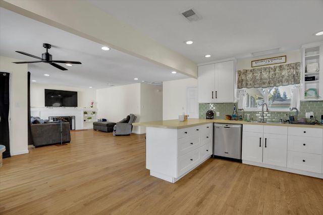 2447 Calhoun Way, Stockton, CA 95207