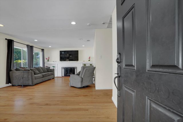 2447 Calhoun Way, Stockton, CA 95207