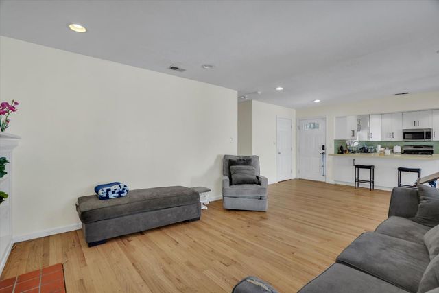 2447 Calhoun Way, Stockton, CA 95207
