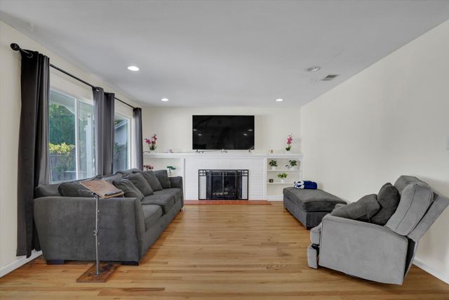 2447 Calhoun Way, Stockton, CA 95207