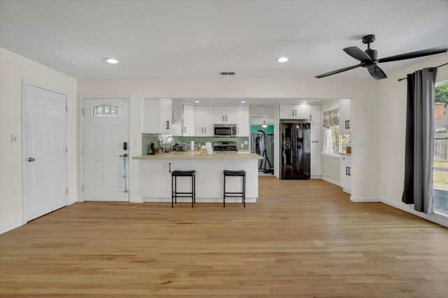 2447 Calhoun Way, Stockton, CA 95207