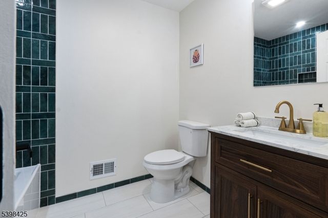 94 Irvine Turner Blvd, Newark City, NJ 07103