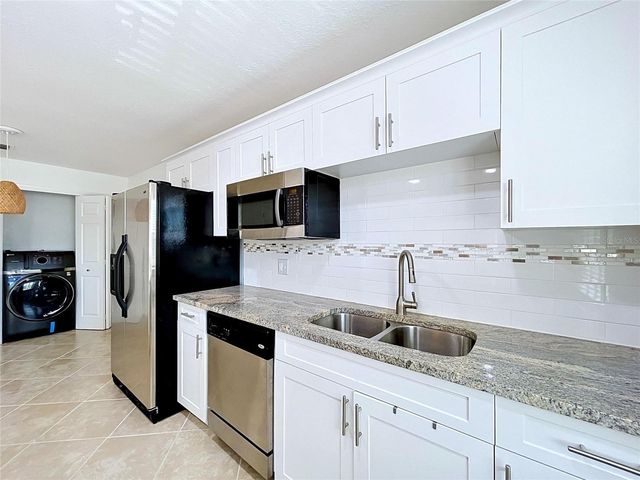 3212 38TH WAY S E, St Petersburg, FL 33711