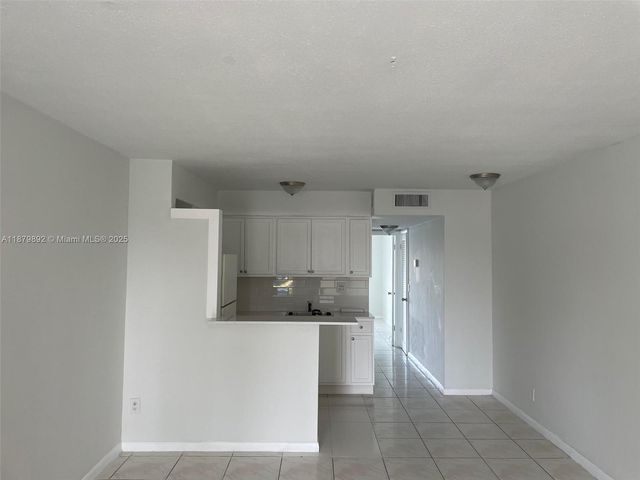 7917 West Dr 17, North Bay Village, FL 33141