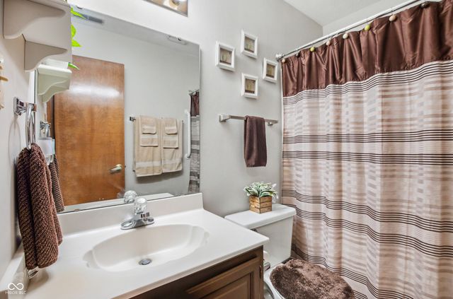 1763 Wellesley Lane 1-C, Indianapolis, IN 46219