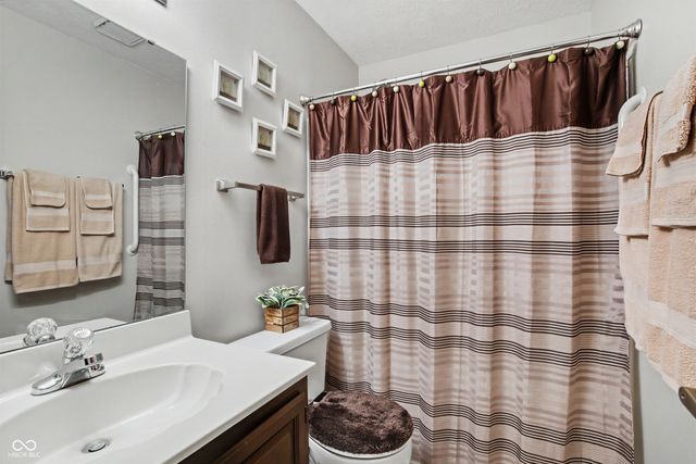 1763 Wellesley Lane 1-C, Indianapolis, IN 46219