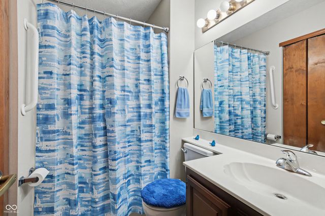 1763 Wellesley Lane 1-C, Indianapolis, IN 46219