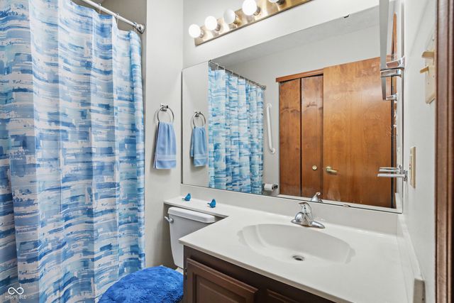 1763 Wellesley Lane 1-C, Indianapolis, IN 46219