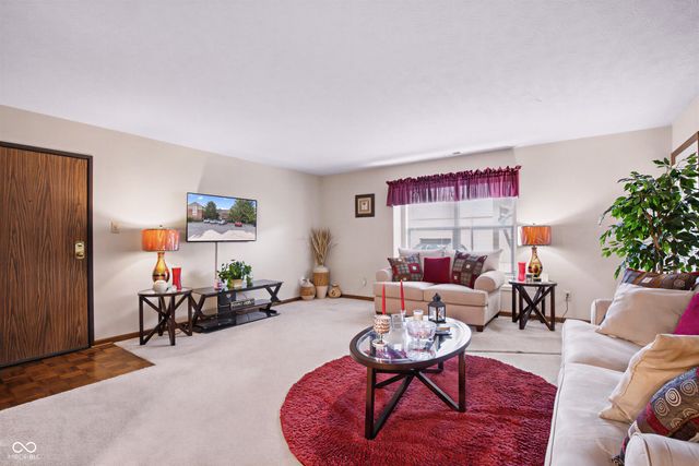 1763 Wellesley Lane 1-C, Indianapolis, IN 46219