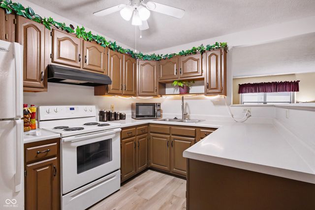 1763 Wellesley Lane 1-C, Indianapolis, IN 46219
