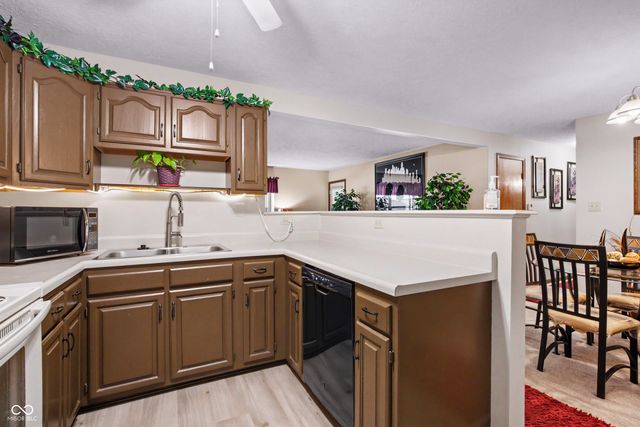 1763 Wellesley Lane 1-C, Indianapolis, IN 46219